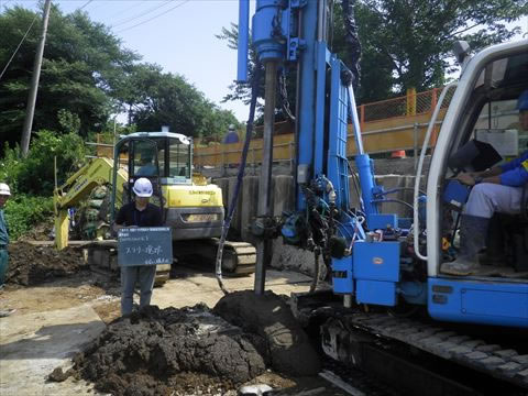 柱状改良及び擁壁工事施工中1