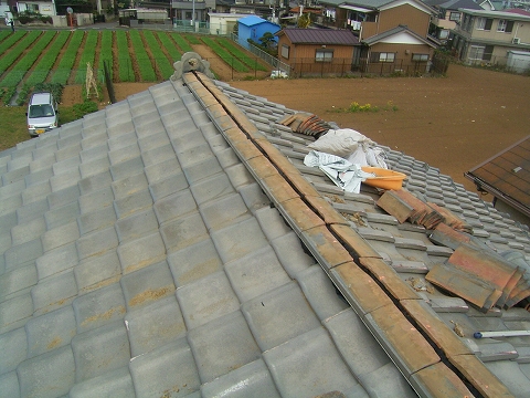 屋根瓦葺き替え工事施工中2