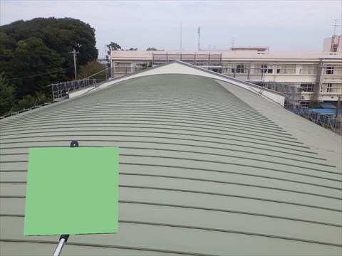 体育館屋根葺き替え工事施工中2